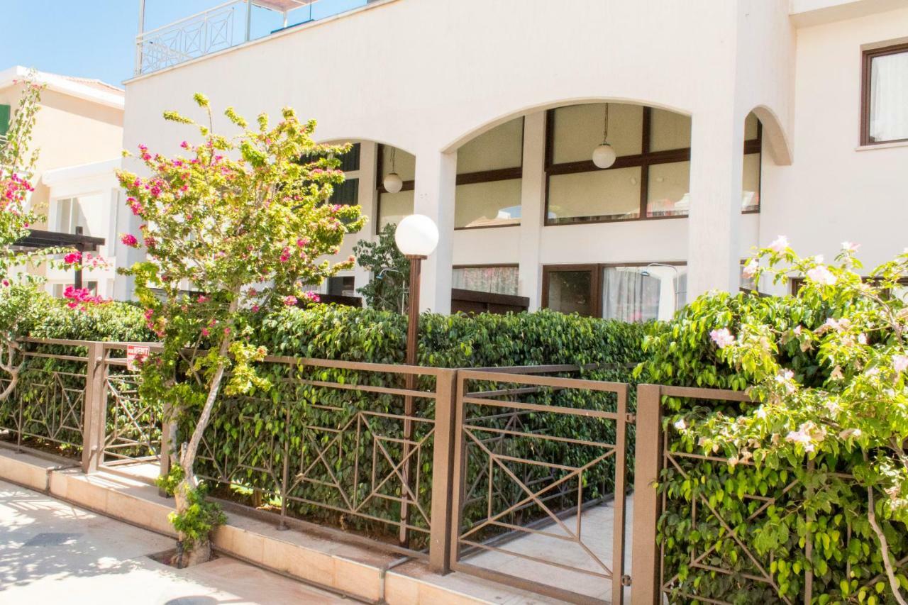 Galatex Beach Apartment Limassol Kültér fotó